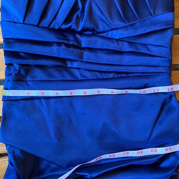 Le Chateau formal dress - Picture 6 of 9